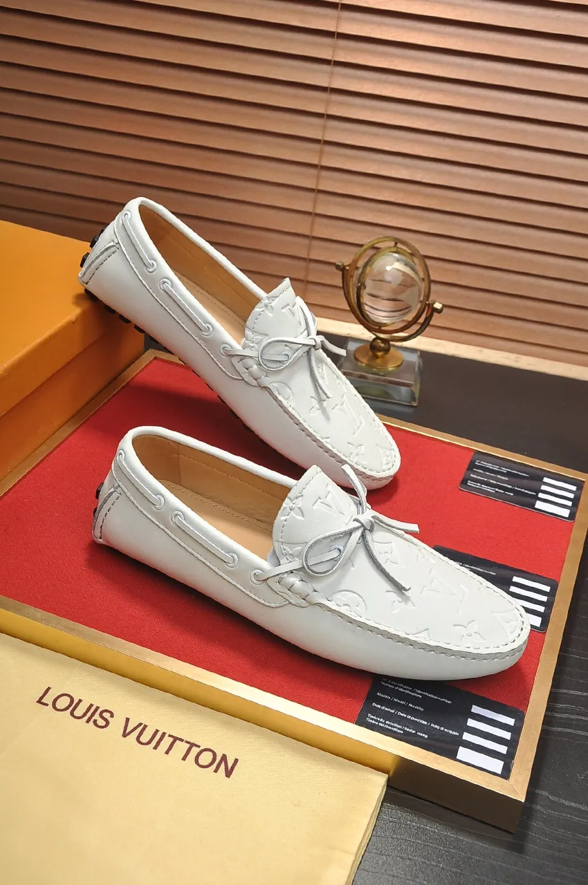 Men's men's shoes 💰420💶 [LV Doudou shoes] (water-dyed cowhide lining) new model is on the market, available on the official website. The new Doudou shoes are processed into single-color materials, and the uppers are made of imported cowhide material. The body of the shoe is fully hemmed with mark thread, and is lined with imported original cowhide leather. The elegant shoe shape is super suitable for all-matching, and the size is 38-44.